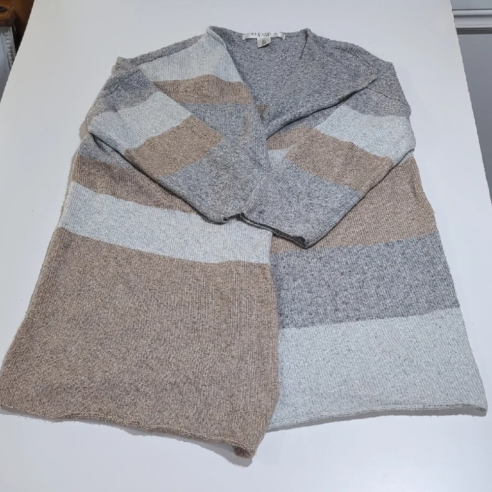 Max Studio V-Neck Sweater - Gray and Tan Cabin Core Snuggle-worthy Knit-wear - Picture 1 of 8